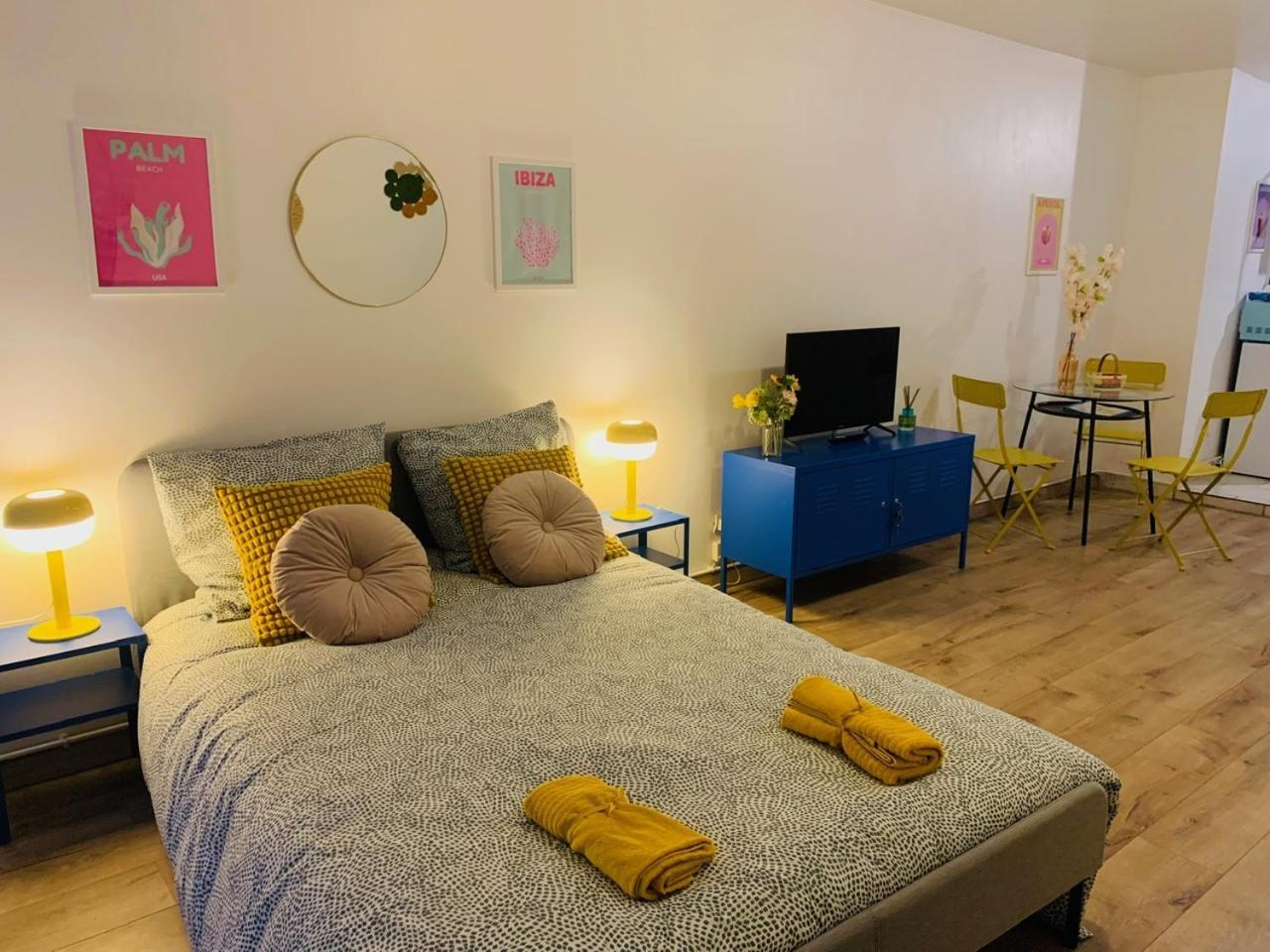 Cocooning Modern Design Studio Avesnes-sur-Helpe Экстерьер фото